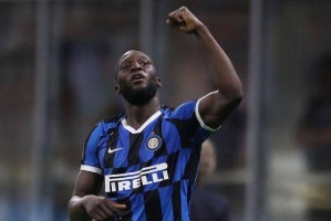  尤文图斯防线送礼不断遭弱旅逼平丢榜首  