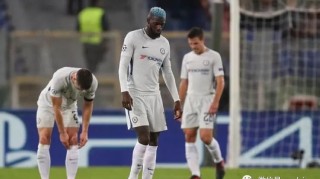  狼队客场顽强逼平曼联展现铁血精神