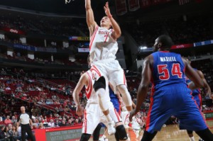  班凯罗持续高光魔术主场击败活塞结束连败