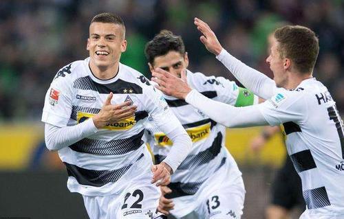  升班马波鸿爆冷终结门兴格拉德巴赫不败  