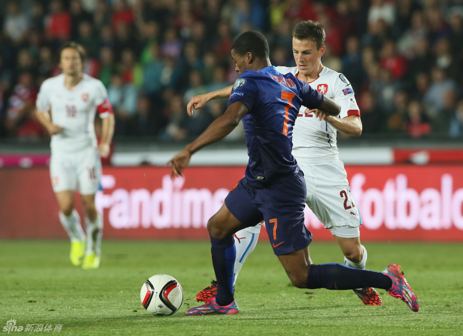  弗赖堡后卫临危救主，绝平比分保留欧战希望  