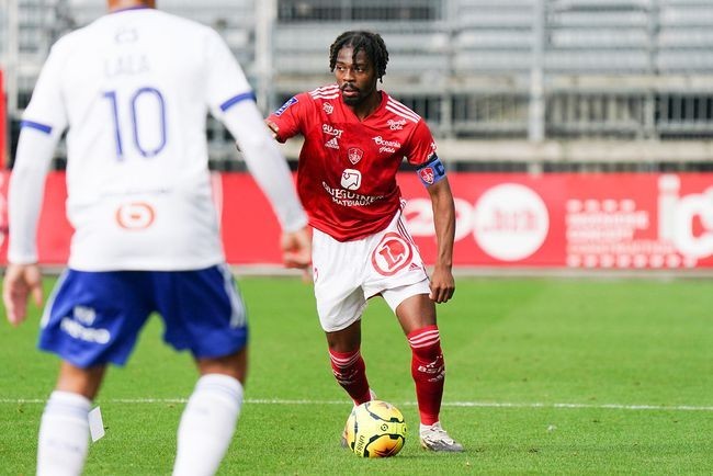  巴黎圣日耳曼火力全开，客场四球横扫布雷斯特